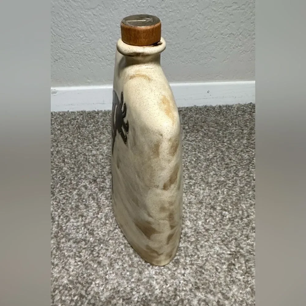 ‎Mara Kokopelli Design Decanter Stoneware Handmade